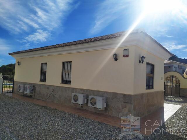 Villa Mosaic : Resale Villa for Sale in Arboleas, Almería