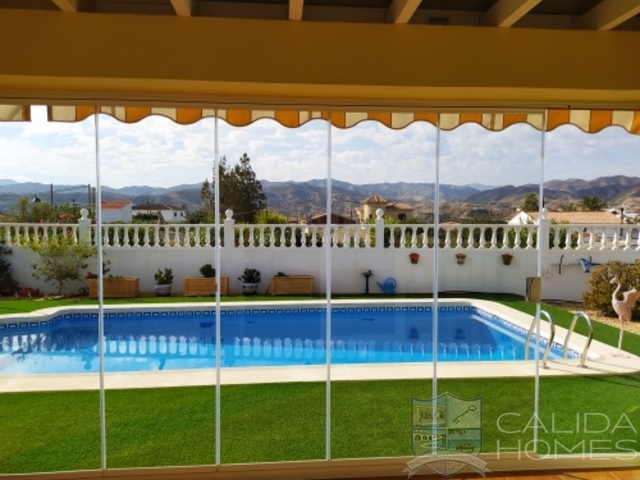 Villa Nectar: Resale Villa for Sale in Arboleas, Almería