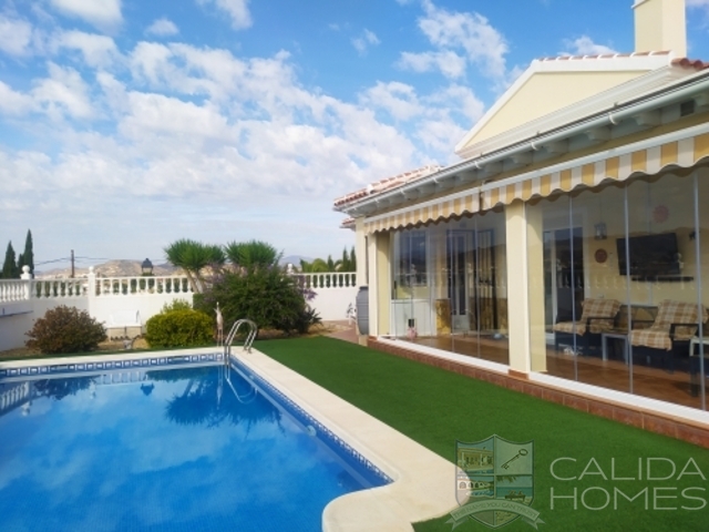 Villa Nectar: Resale Villa for Sale in Arboleas, Almería