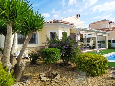 Villa Nectar: Resale Villa in Arboleas, Almería