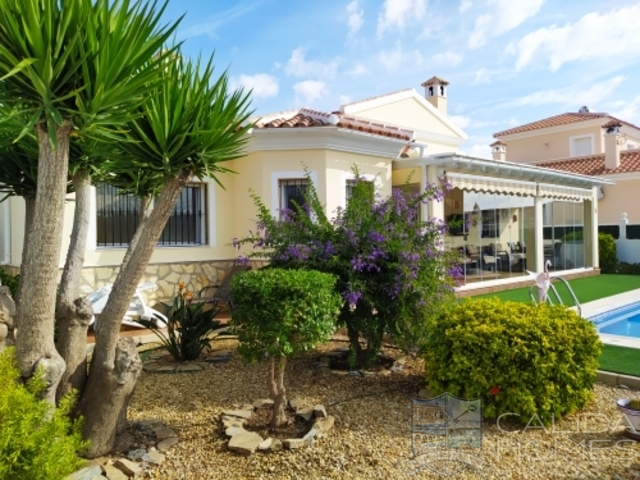 Villa Nectar: Resale Villa for Sale in Arboleas, Almería