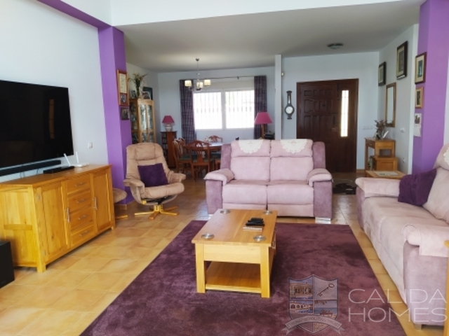 Villa Nectar: Resale Villa for Sale in Arboleas, Almería