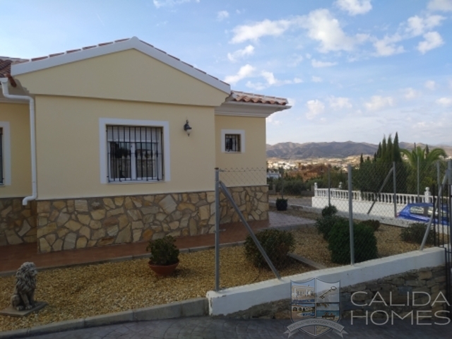 Villa Nectar: Resale Villa for Sale in Arboleas, Almería