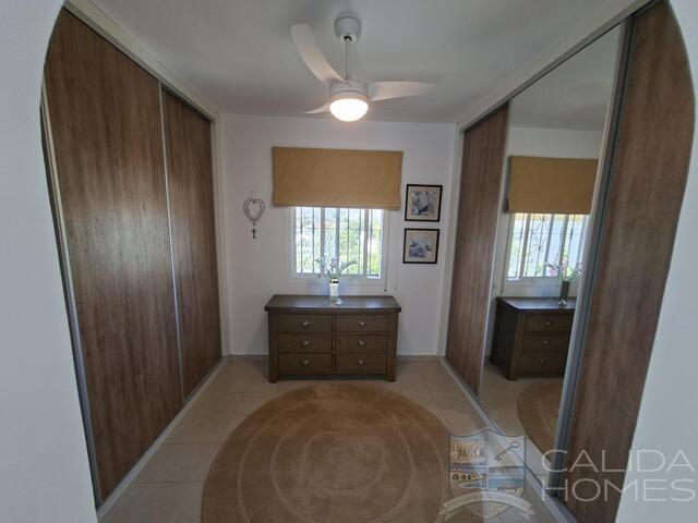 Villa Nueva Vida : Resale Villa for Sale in Arboleas, Almería