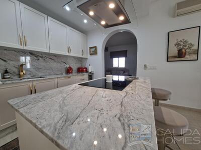 Villa Nueva Vida : Resale Villa in Arboleas, Almería