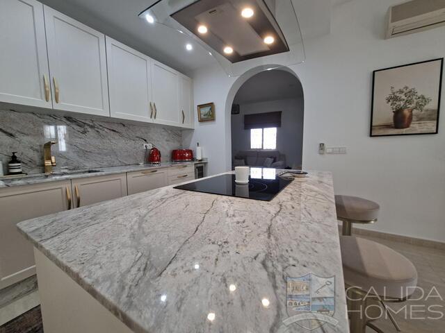 Villa Nueva Vida : Resale Villa for Sale in Arboleas, Almería