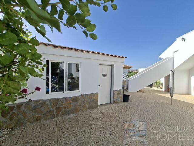 Villa Nueva Vida : Resale Villa for Sale in Arboleas, Almería