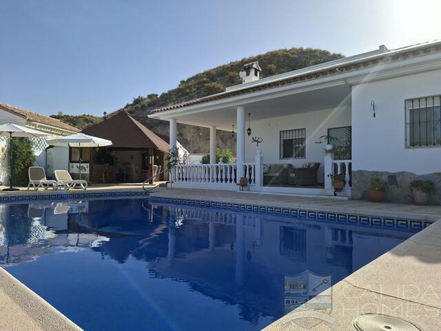 Villa Nueva Vida : Resale Villa for Sale in Arboleas, Almería