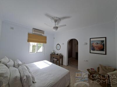 Villa Nueva Vida : Resale Villa in Arboleas, Almería