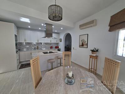 Villa Nueva Vida : Resale Villa in Arboleas, Almería