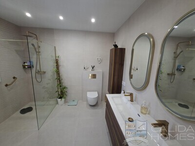 Villa Nueva Vida : Resale Villa in Arboleas, Almería