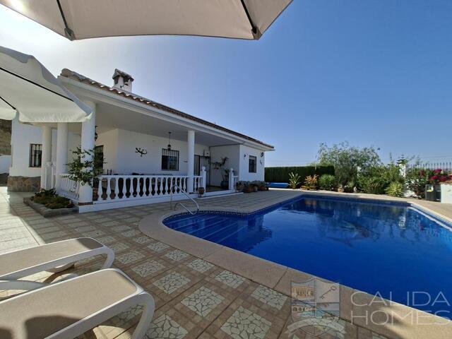 Villa Nueva Vida : Resale Villa for Sale in Arboleas, Almería