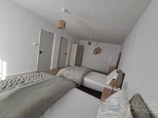 Villa Nueva Vida : Resale Villa for Sale in Arboleas, Almería
