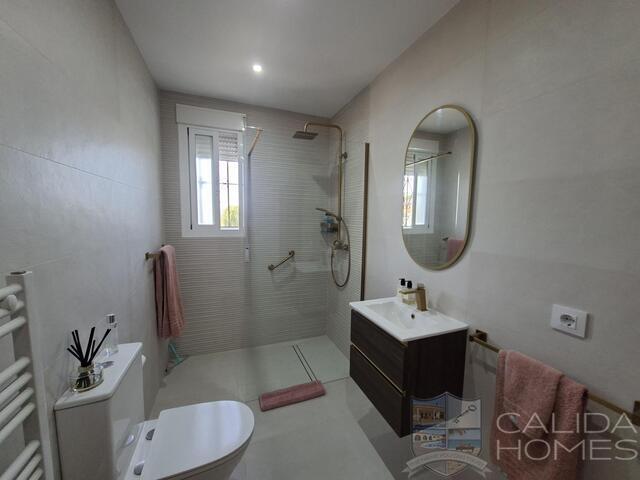 Villa Nueva Vida : Resale Villa for Sale in Arboleas, Almería