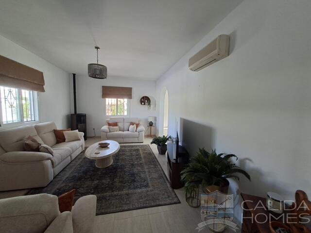 Villa Nueva Vida : Resale Villa for Sale in Arboleas, Almería