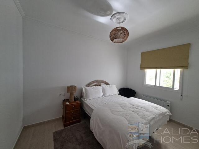 Villa Nueva Vida : Resale Villa for Sale in Arboleas, Almería
