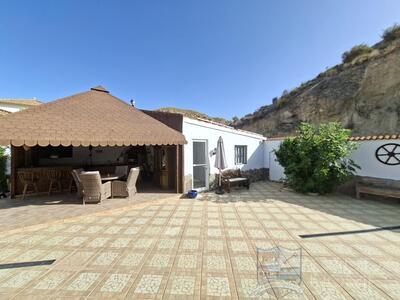 Villa Nueva Vida : Resale Villa in Arboleas, Almería