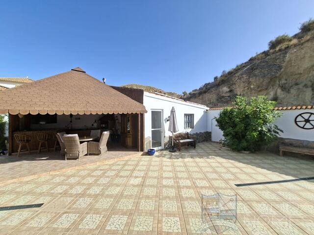 Villa Nueva Vida : Resale Villa for Sale in Arboleas, Almería