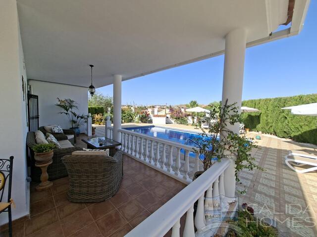 Villa Nueva Vida : Resale Villa for Sale in Arboleas, Almería