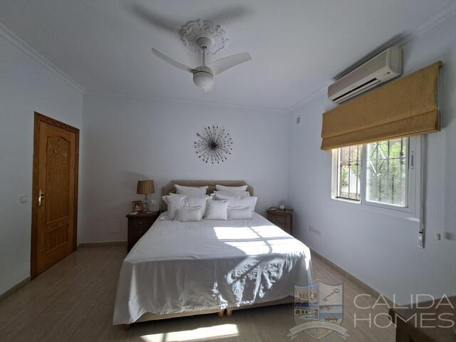 Villa Nueva Vida : Resale Villa for Sale in Arboleas, Almería