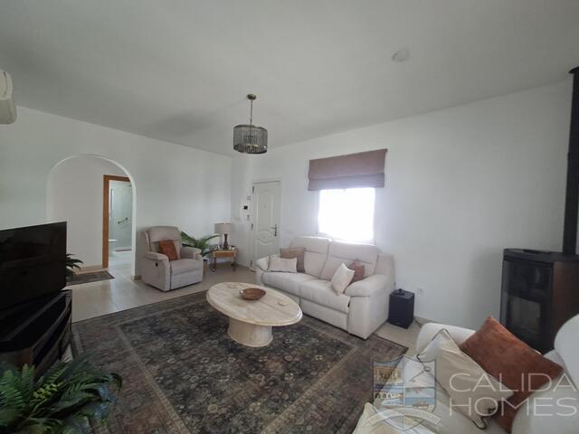 Villa Nueva Vida : Resale Villa for Sale in Arboleas, Almería
