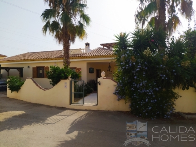 Villa Oasis: Resale Villa for Sale in Arboleas, Almería