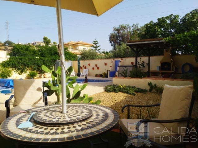 Villa Oasis: Resale Villa for Sale in Arboleas, Almería