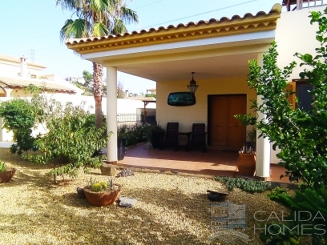 Villa Oasis: Resale Villa for Sale in Arboleas, Almería