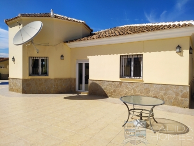 Villa Oleander: Resale Villa for Sale in Arboleas, Almería