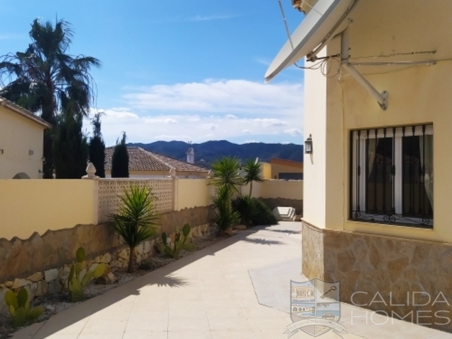 Villa Oleander: Resale Villa for Sale in Arboleas, Almería