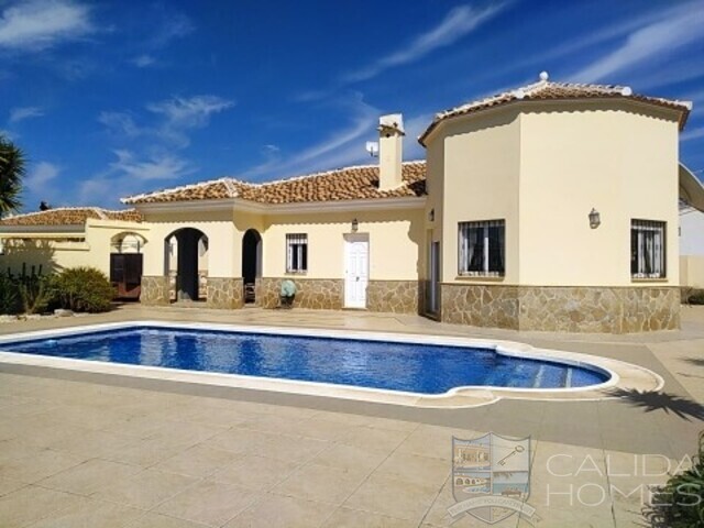 Villa Oleander: Resale Villa for Sale in Arboleas, Almería