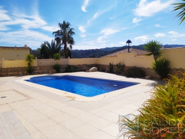 Villa Oleander: Resale Villa for Sale in Arboleas, Almería