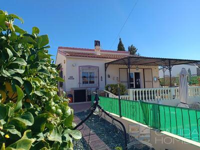Villa Orchard : Resale Villa in Arboleas, Almería
