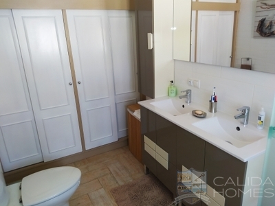Villa Orchid: Resale Villa in Arboleas, Almería