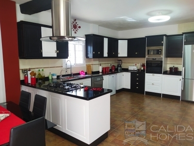 Villa Orchid: Resale Villa in Arboleas, Almería