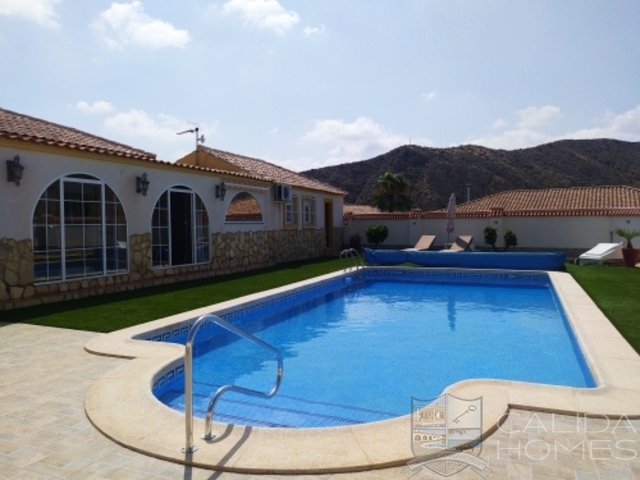 Villa Orchid: Resale Villa for Sale in Arboleas, Almería