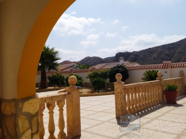 Villa Orchid: Resale Villa for Sale in Arboleas, Almería