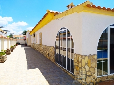 Villa Orchid: Resale Villa in Arboleas, Almería