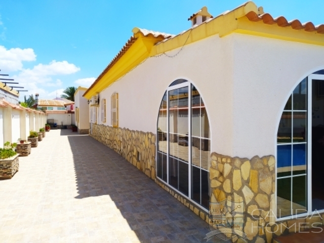 Villa Orchid: Resale Villa for Sale in Arboleas, Almería