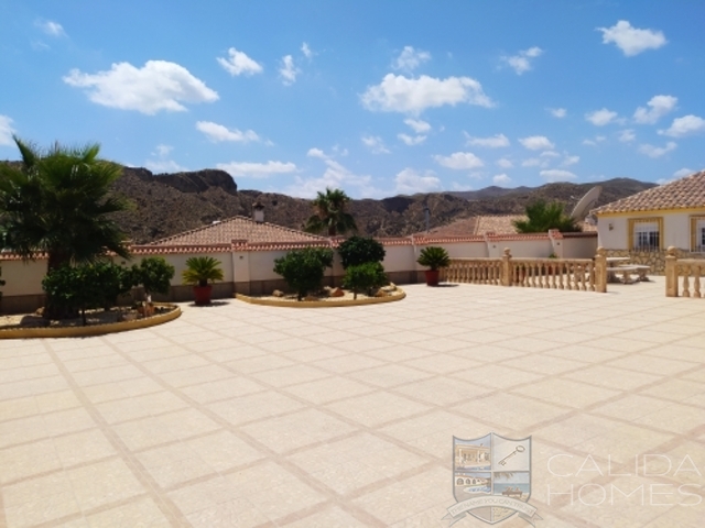 Villa Orchid: Resale Villa for Sale in Arboleas, Almería