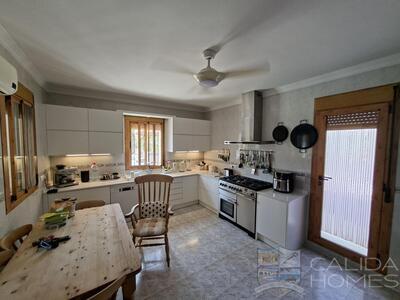 Villa Palacio : Resale Villa in Arboleas, Almería