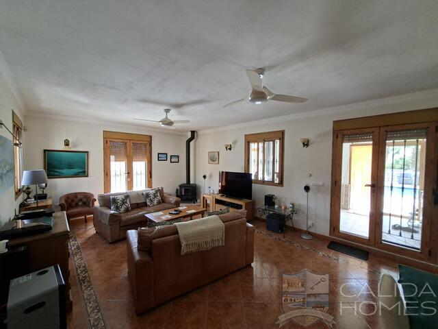 Villa Palacio : Resale Villa for Sale in Arboleas, Almería