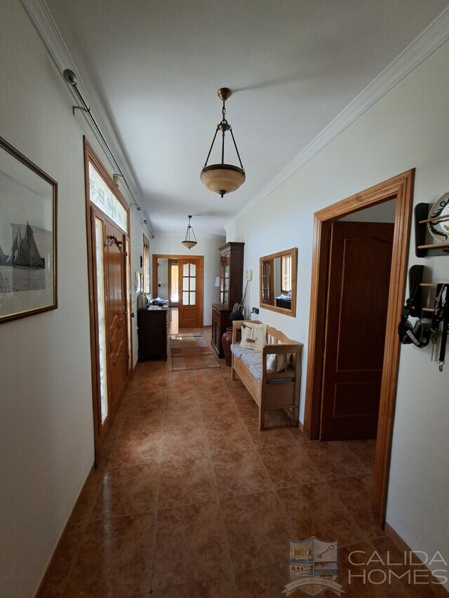 Villa Palacio : Resale Villa for Sale in Arboleas, Almería