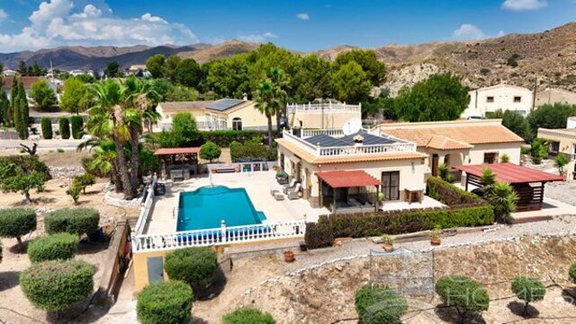 Villa Palacio : Resale Villa for Sale in Arboleas, Almería