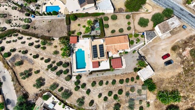 Villa Palacio : Resale Villa for Sale in Arboleas, Almería