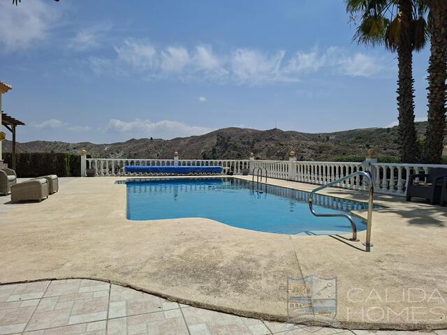 Villa Palacio : Resale Villa for Sale in Arboleas, Almería