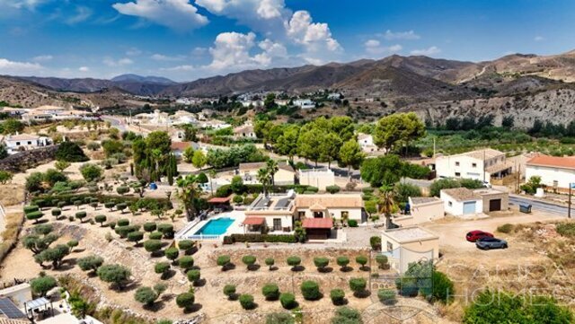 Villa Palacio : Resale Villa for Sale in Arboleas, Almería