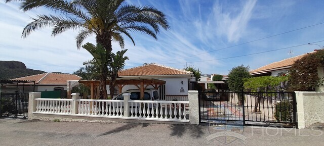 villa palm: Resale Villa for Sale in Arboleas, Almería