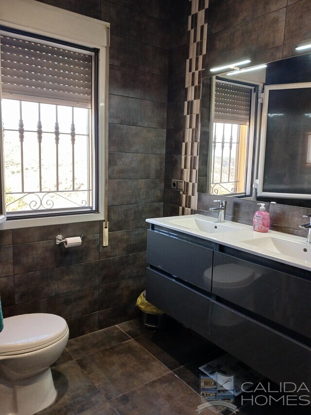 Villa Paloma : Resale Villa for Sale in Partaloa, Almería