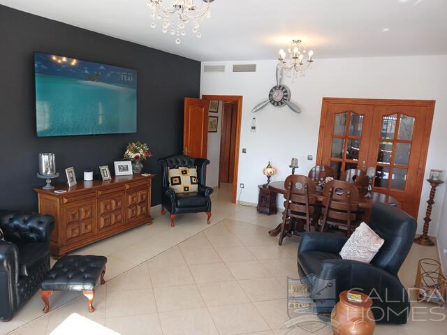 Villa Paloma : Resale Villa for Sale in Partaloa, Almería